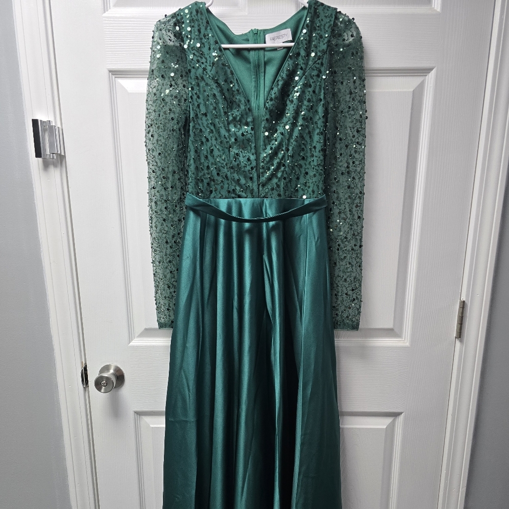 NWOT, Elegant Green Sequin Gown